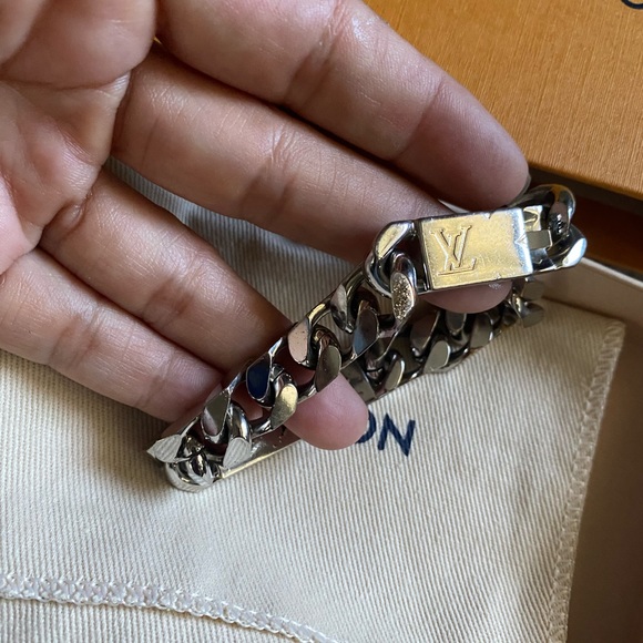 Louis Vuitton SS bracelet w original box only - Picture 5 of 16